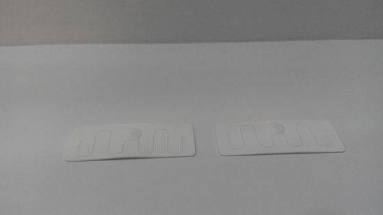 A etiqueta tecida frequência ultraelevada da placa RFID etiqueta a etiqueta para a gestão do fato, fato anti - contador
